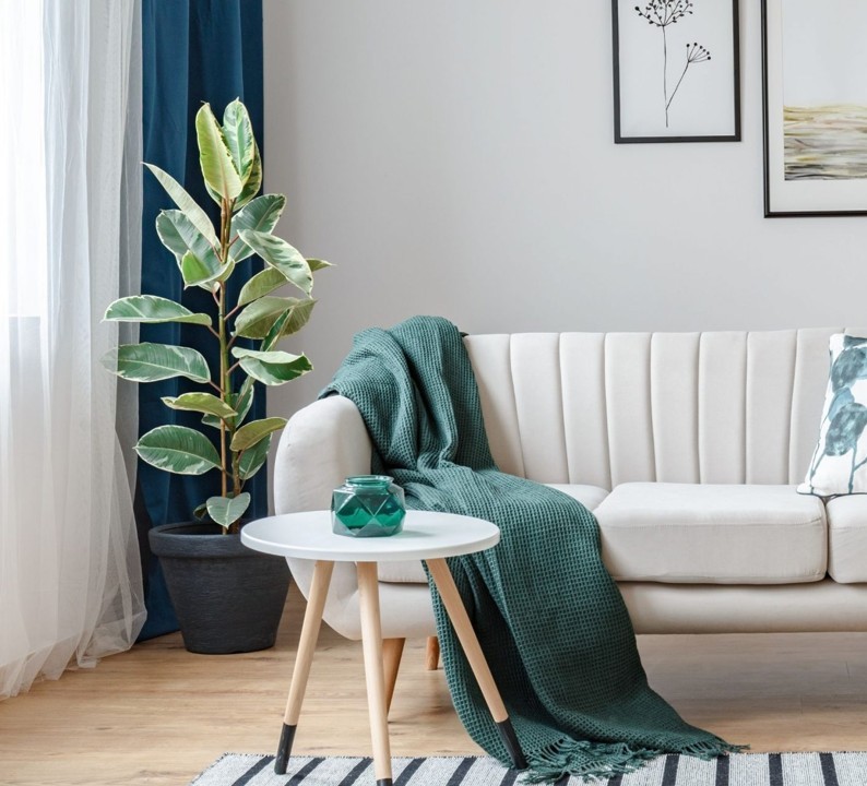 Travaux, ameublement, décoration —
{em}clé en main.{/em}